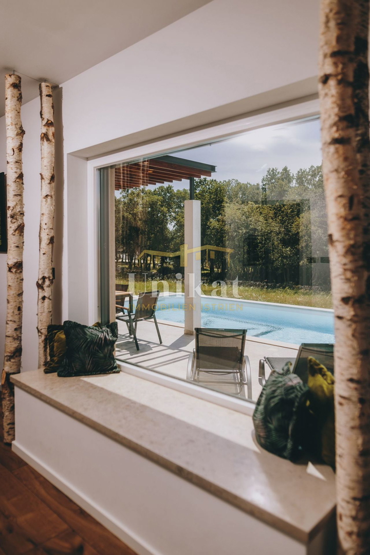 Samostojna hiša s bazenom - 17 km od morja